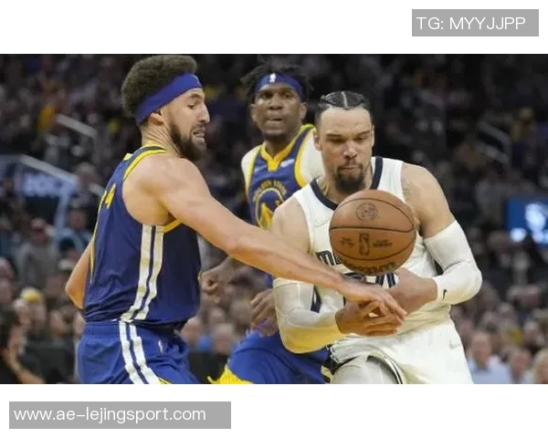 克莱汤普森状态回暖四冠分卫再现神勇下半场三分雨连中六记